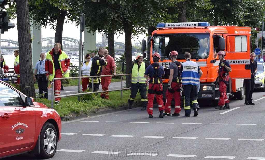 Koelner Seilbahn Gondel blieb haengen Koeln Linksrheinisch P064.JPG - Miklos Laubert